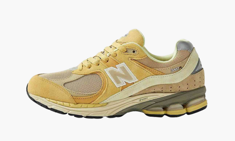 new-balance-2002r-auralee-yellow-beige-m2002re1-sneakers-heat-1