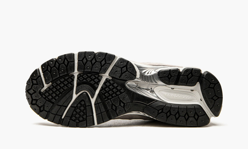 new-balance-2002r-bape-grey-m2002rbg-sneakers-heat-4