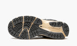 new-balance-2002r-grey-suede-m2002rho-sneakers-heat-4