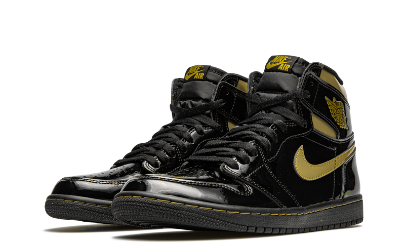 555088-032-nike-air-jordan-1-black-metallic-gold-2020-sneakers-heat-2