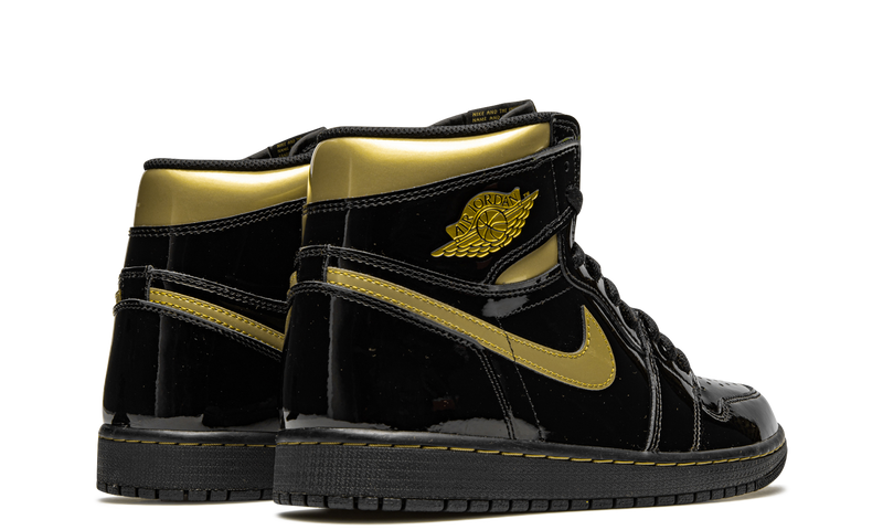 nike-air-jordan-1-black-metallic-gold-2020-555088-032-sneakers-heat-3