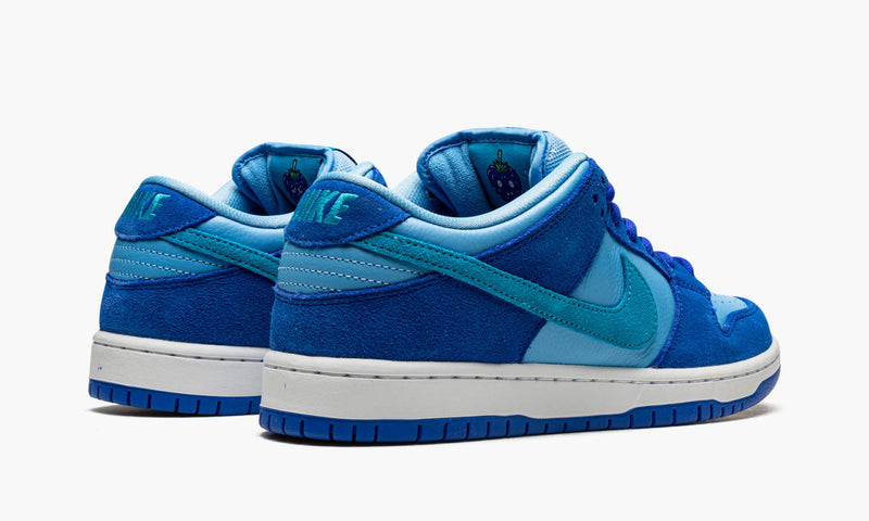 nike-dunk-low-sb-blue-raspberry-dm0807-400-sneakers-heat-3